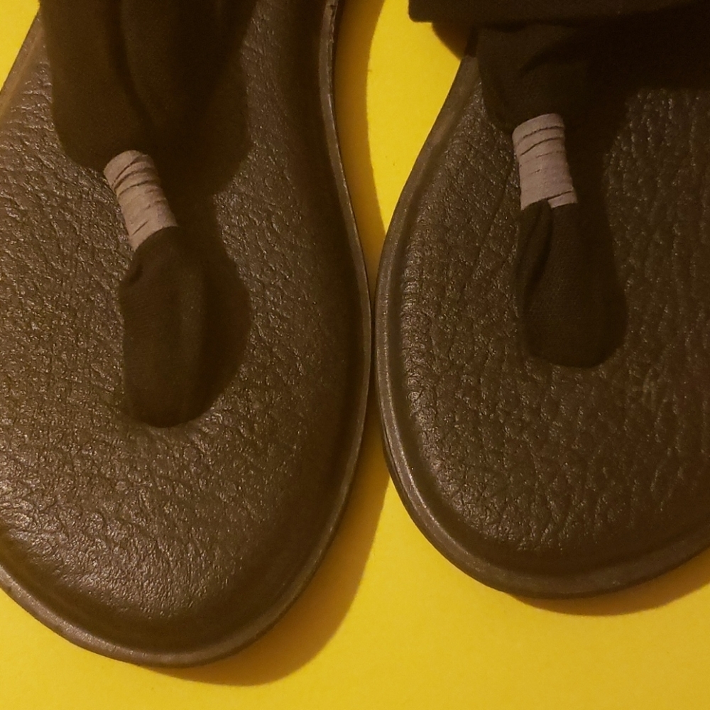 SANUK SANDALS - Picture 2 of 7